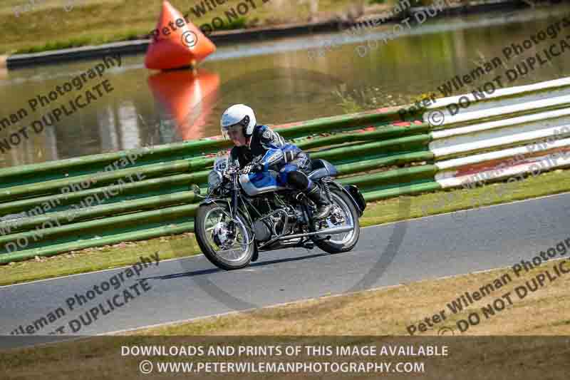 Vintage motorcycle club;eventdigitalimages;mallory park;mallory park trackday photographs;no limits trackdays;peter wileman photography;trackday digital images;trackday photos;vmcc festival 1000 bikes photographs